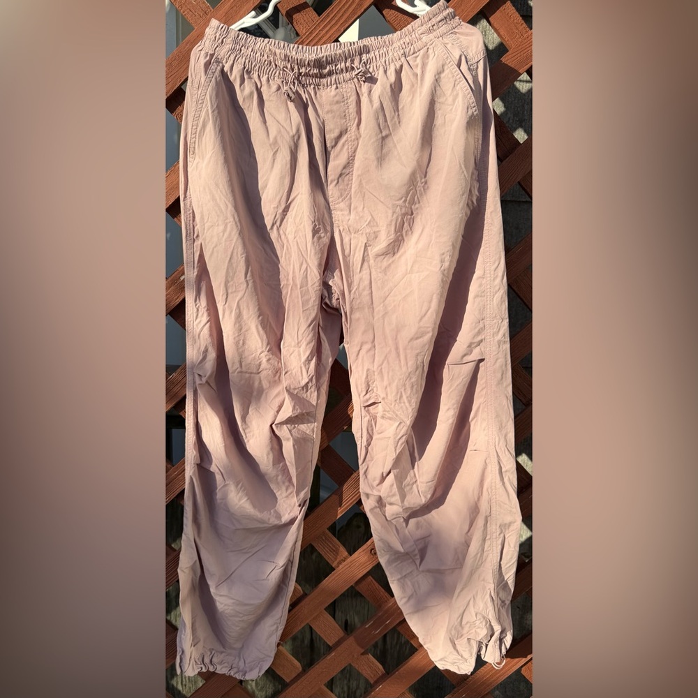 Uniqlo Men’s Nylon Jogger Pants | Size M | Soft Pink Taupe